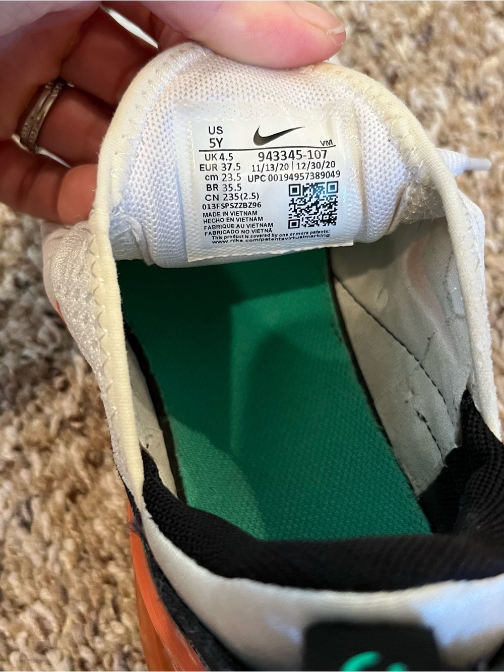 Nike Air Max 270 Youth Running Shoes Size 5Y White Black Orange 943345-107 - Picture 6 of 7
